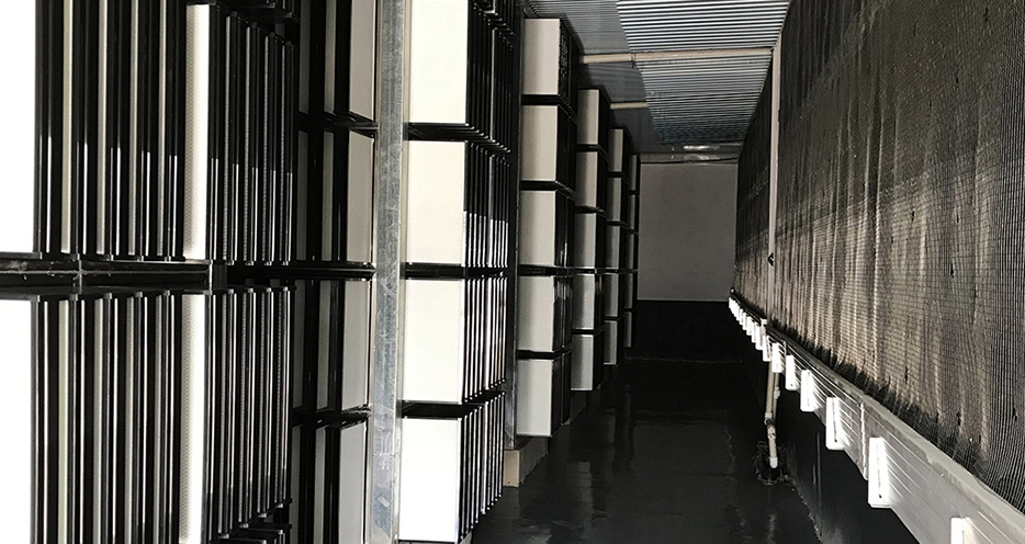 建設中Antibio系統(tǒng)主過濾墻出風面（亞高效主過濾器）。