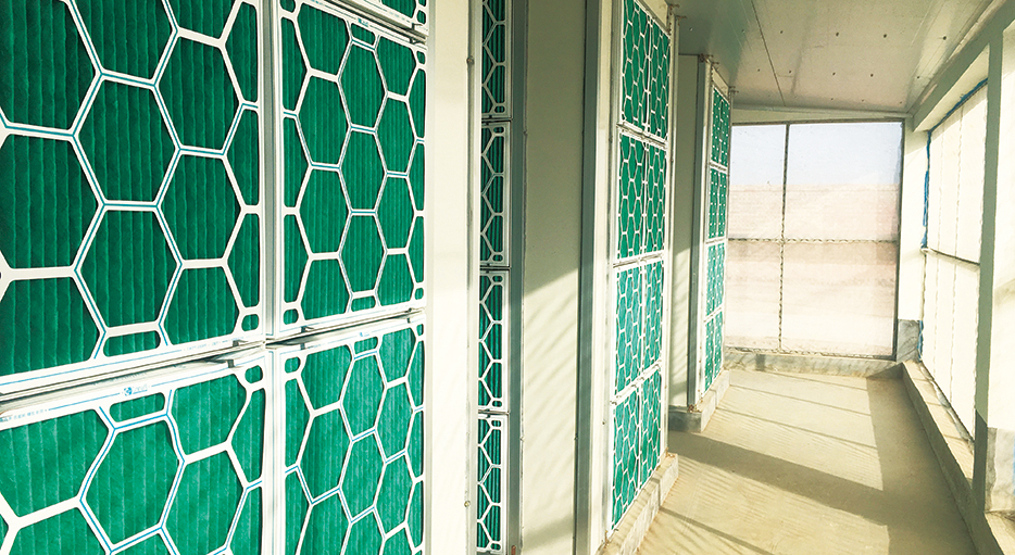 故城前花園項(xiàng)目Antibio養(yǎng)豬場空氣過濾系統(tǒng)主濾墻。