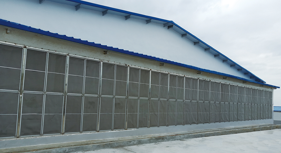 大型豬舍外側(cè)擋沙網(wǎng)過濾墻。