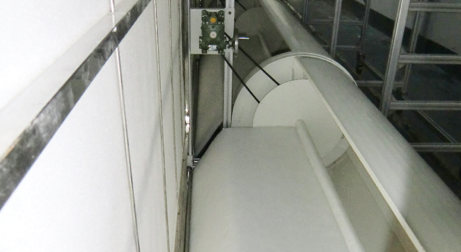 無塵涂裝——卷簾式空氣過濾單元濾棉安裝中